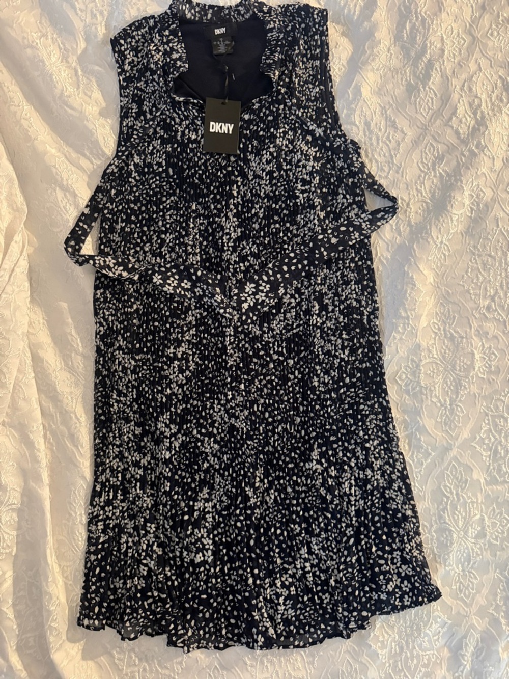 DKNY Navy & White Floral Pleated Sleeveless Dress size 6